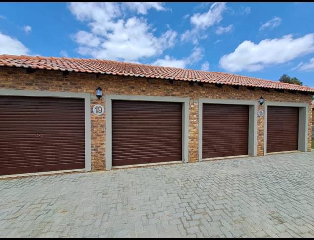 3 BEDROOM TOWNHOUSE FOR SALE IN RIVERSDALE
